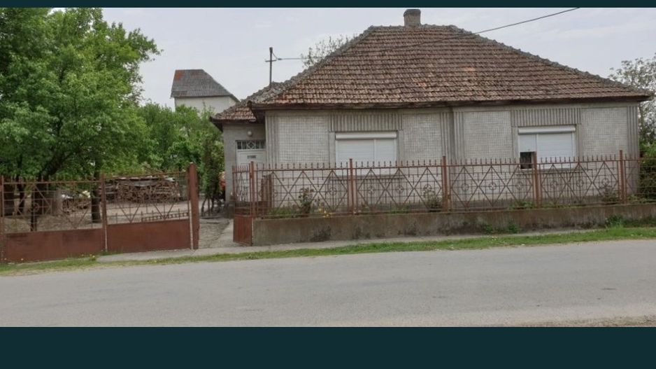 Vand casa cu teren ultracentral in Medisu Aurit - Poză 3