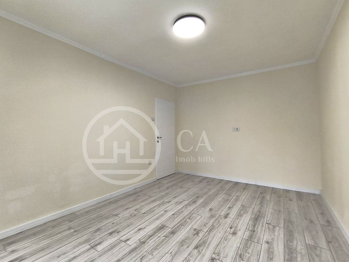 Apartament de vânzare cu 2 camere în zona Rogerius, Oradea - Poză 2