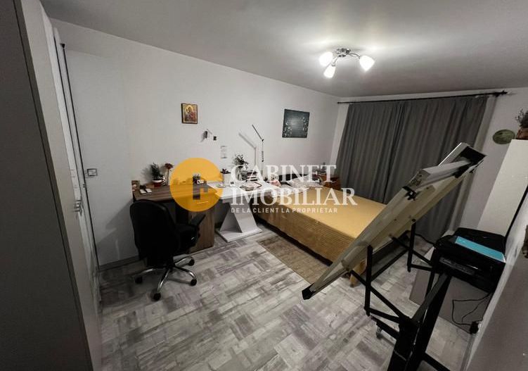 3 Camere Decomandat-Renovat- zona Alexandru cel Bun- bloc 1982 - Poză 1