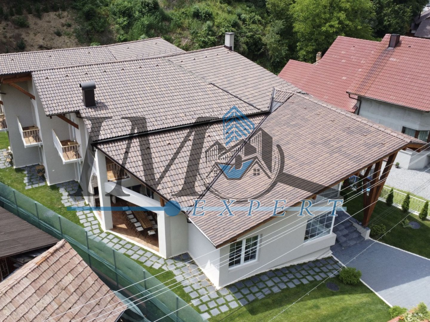 Casa - Pensiune de vânzare pe Transalpina in Sugag - Poză 1