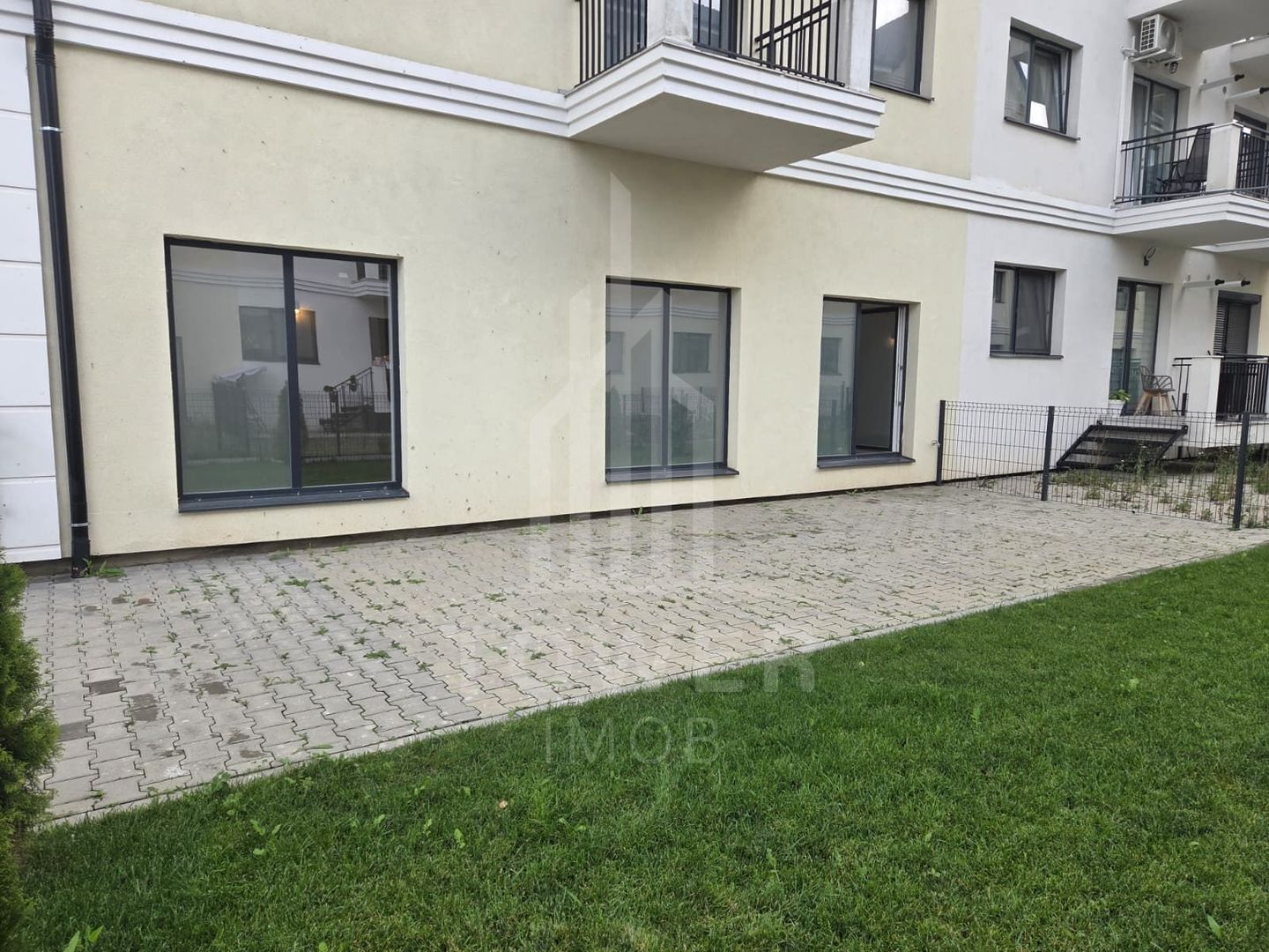 Spațiu de birou cu terasa de 80 mp de vânzare în Șelimbăr . - Poză 2