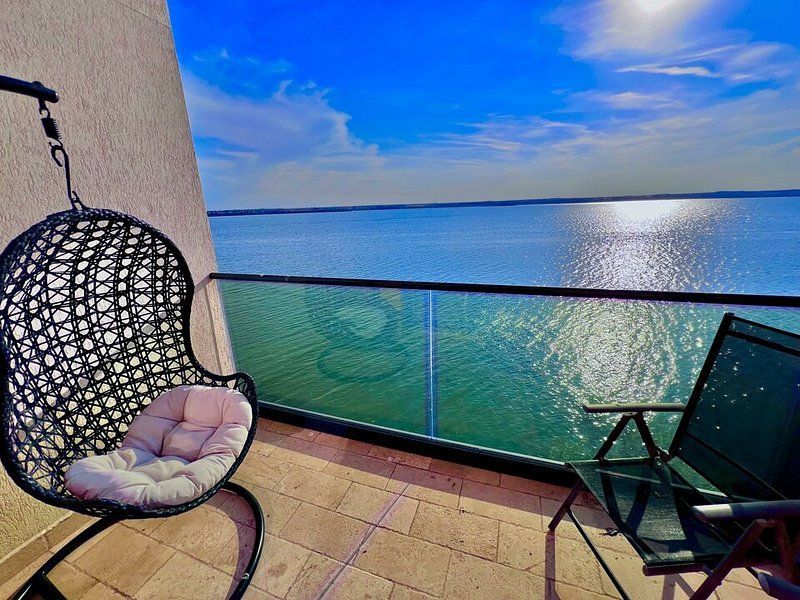 Apartament 2 camere Vila Sophia 1 - Vedere frontala la lac - - Poză 17