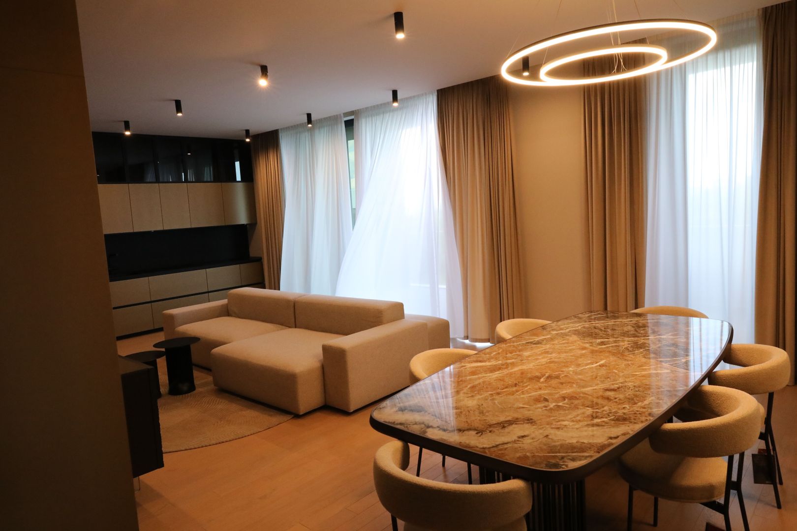 Rahmaninov Residence - Poză 3