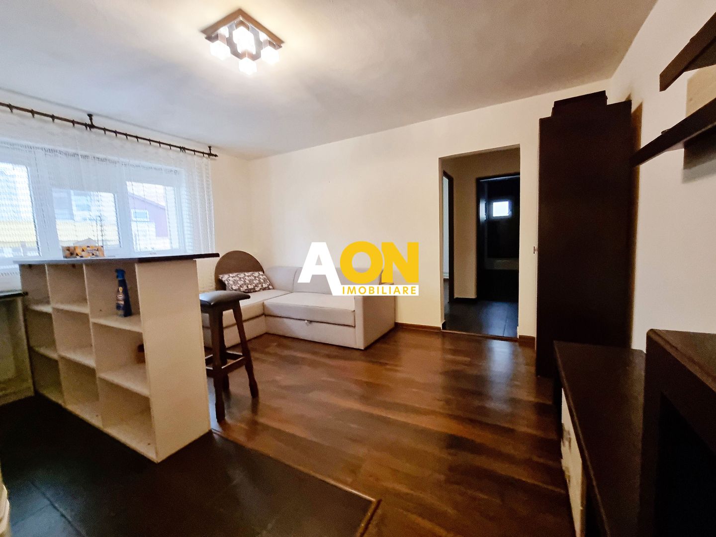 Apartament cu 2 dormitoare, renovat, mobilat, parter inalt, Cetate - Poză 2