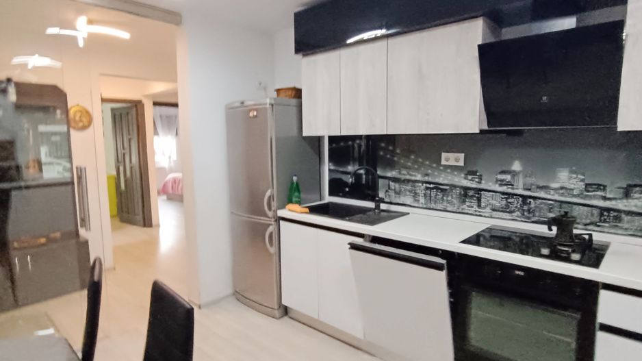Apartament cu 3 camere decomandate,mobilat-Astra - Poză 6