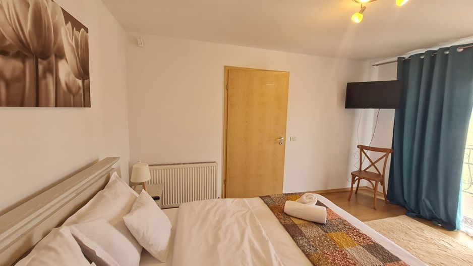 Vila spațioasă și recent renovată în Ghiroda! - Poză 44