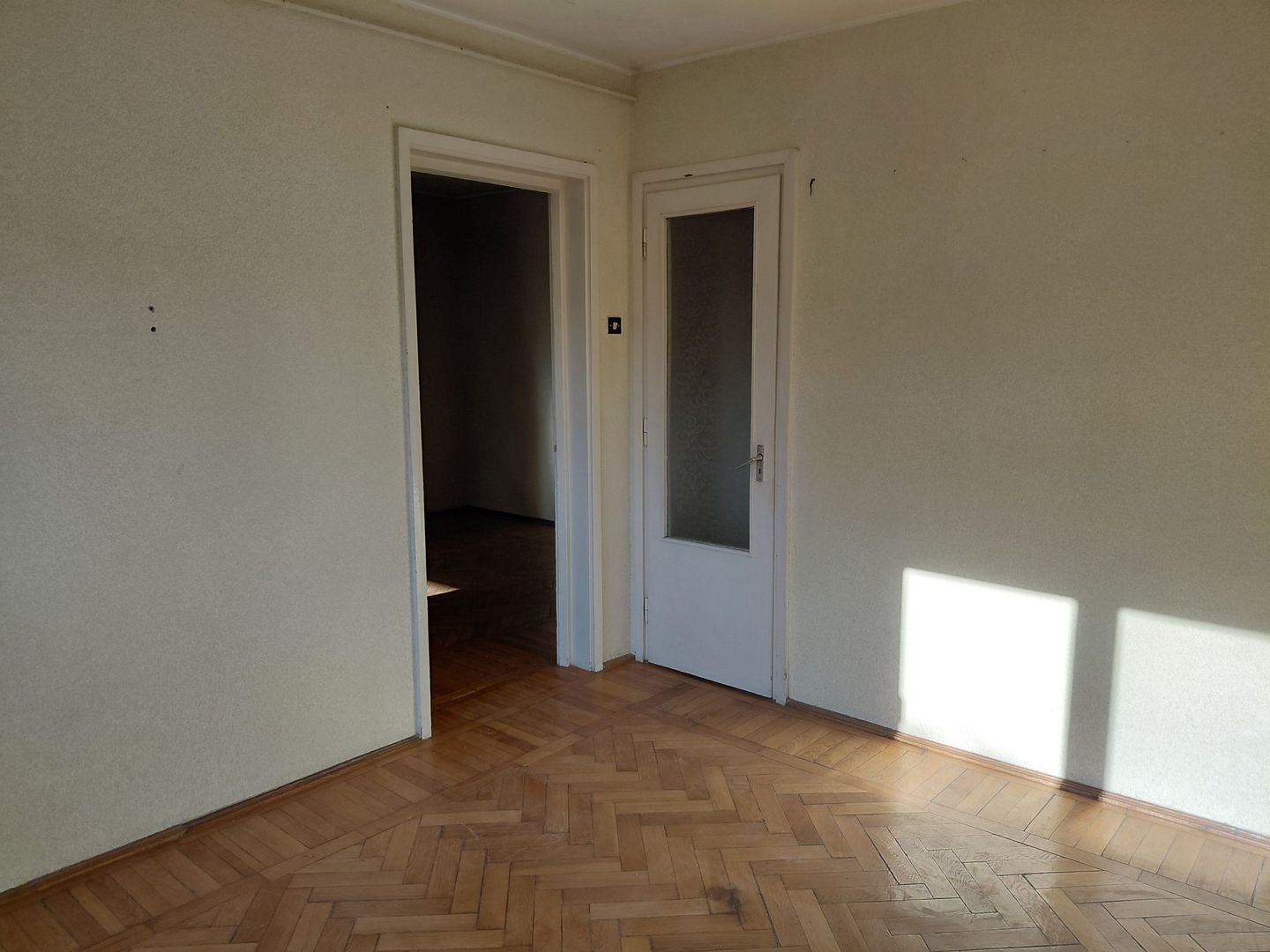 Apartament 2 camere, Tiglina 2, etaj 4,  balcon mare, liber! - Poză 2