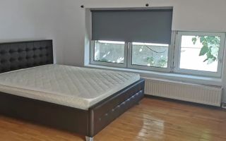 Casă / Vilă cu 4 camere de vânzare în zona Centru - Poză 2