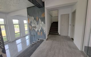 Casa cu piscina interioara si proveliste catre CETATE - Poză 3