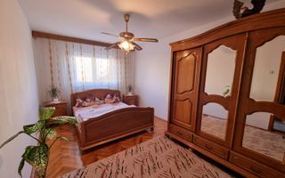 De vanzare apartament 5 camere, etaj intermediar, Cetate - Poză 2