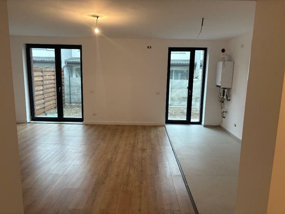 Vila moderna spatioasa - Poză 12