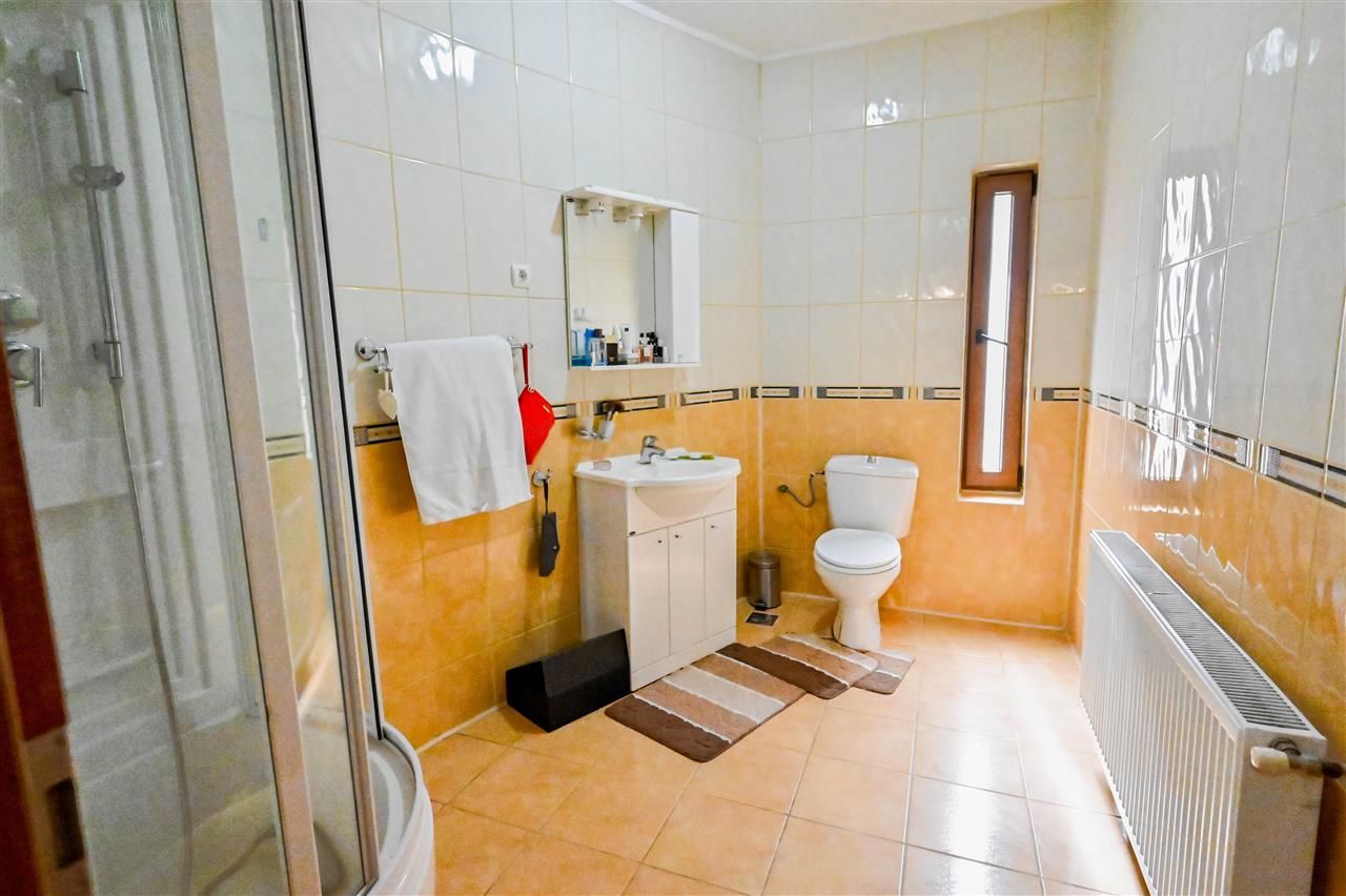 Vila cu 1.500 mp teren, gradina amenajata, linistita zonare,  Halchiu, Brasov - Poză 22