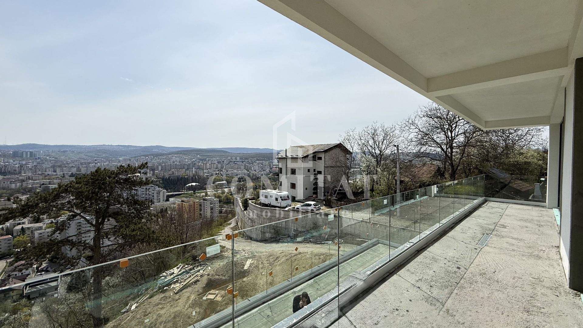 Casă generoasă cu panoramă și 256 mp terasă circulabilă - Poză 24