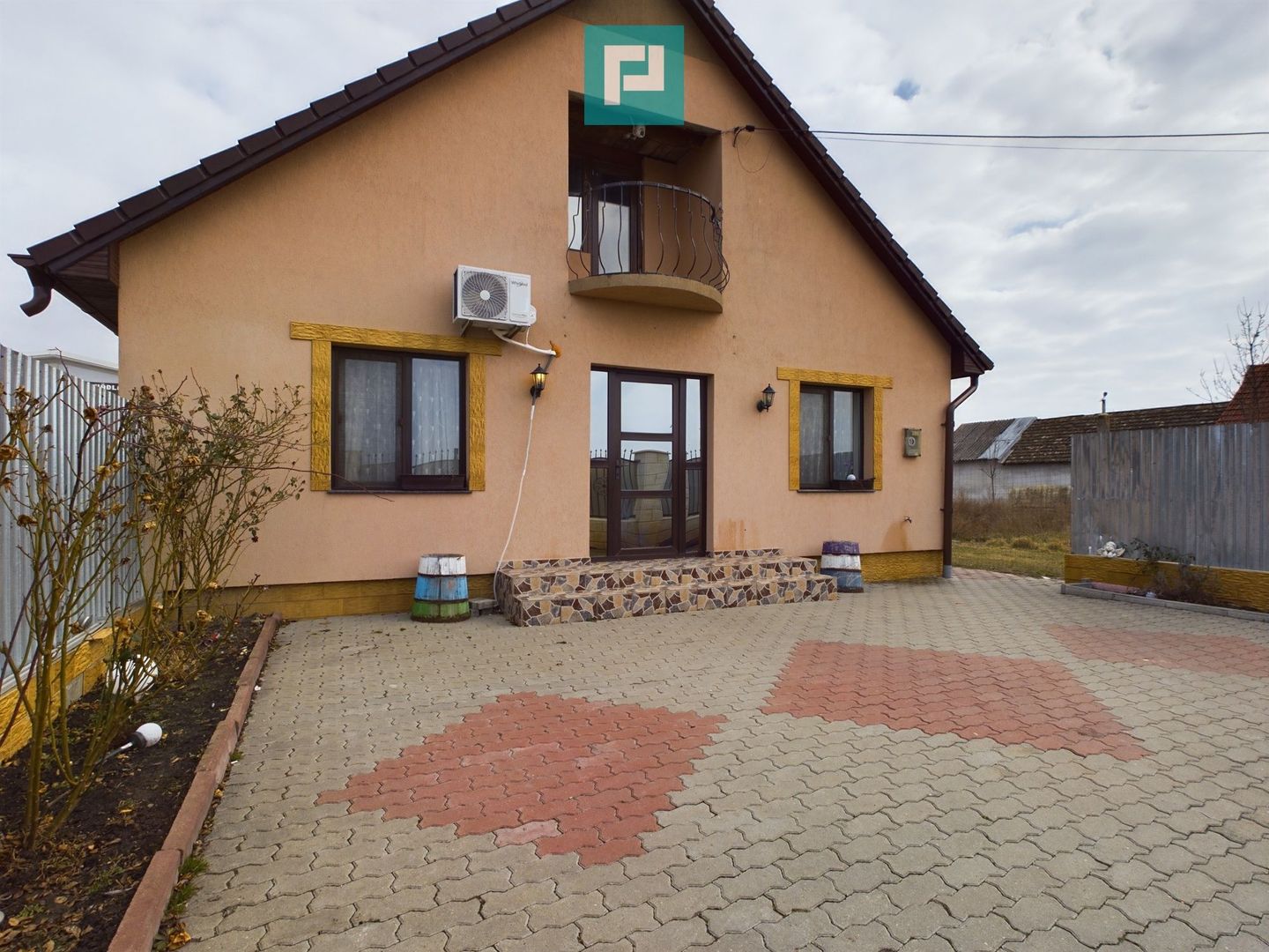 Casă cu 5 camere în Nădlac - Poză 1