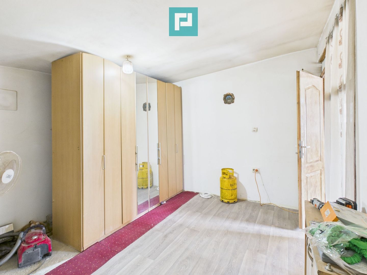 Casuță cu priveliște panoramică spre Cetatea Șiria - Poză 11