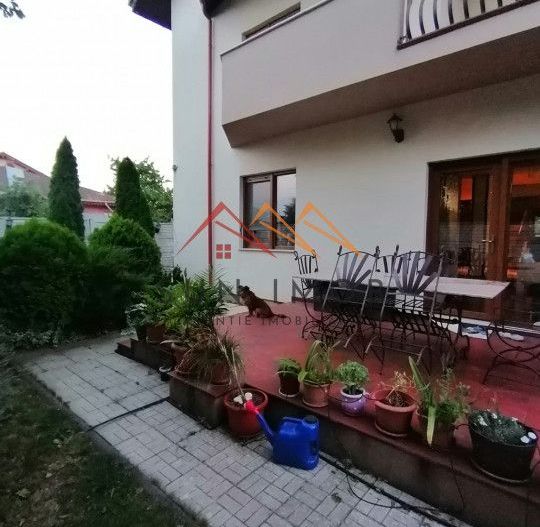 Vila P+E+M, an 2012, 6 camere, ultracentral, finisaje lux, Ploiesti,PH - Poză 12