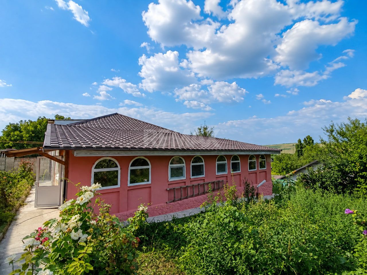 Strășeni.  Apartament la sol cu 3 dormitoare + living, teren și garaj. - Poză 3