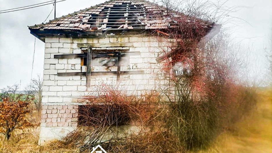 Craciunesti - Casa la rosu - 356 mp +  teren 1160 mp - Poză 4