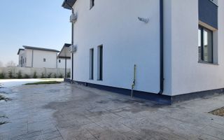 Vilă Individuală cu 700 mp Teren și Mansardă Amenajată - Poză 22