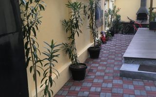 Casa moderna alcatuita din trei apartamente, zona Rovine - Poză 16