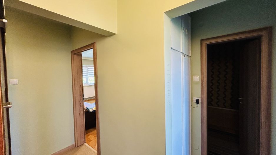 Apartament decomandat, cu 3 camere, 2 bai, 2 balcoane - Zona Strand - Poză 15