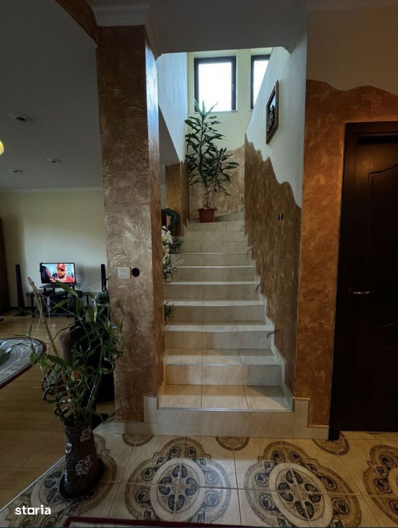 Casa de vanzare P+1, 4 Garaje, Vetis - Poză 14