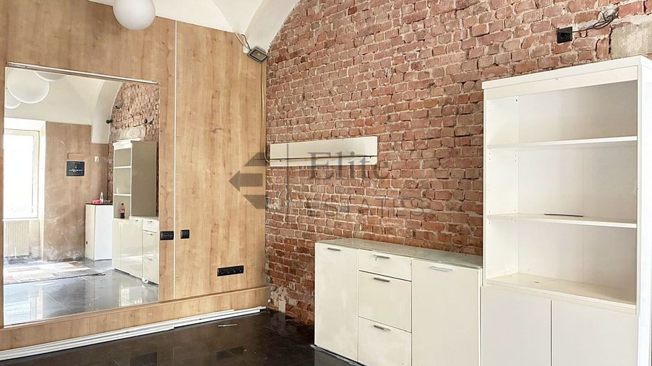 Apartament ultracentral in Pasajul Vulturul Negru din Oradea - Poză 3