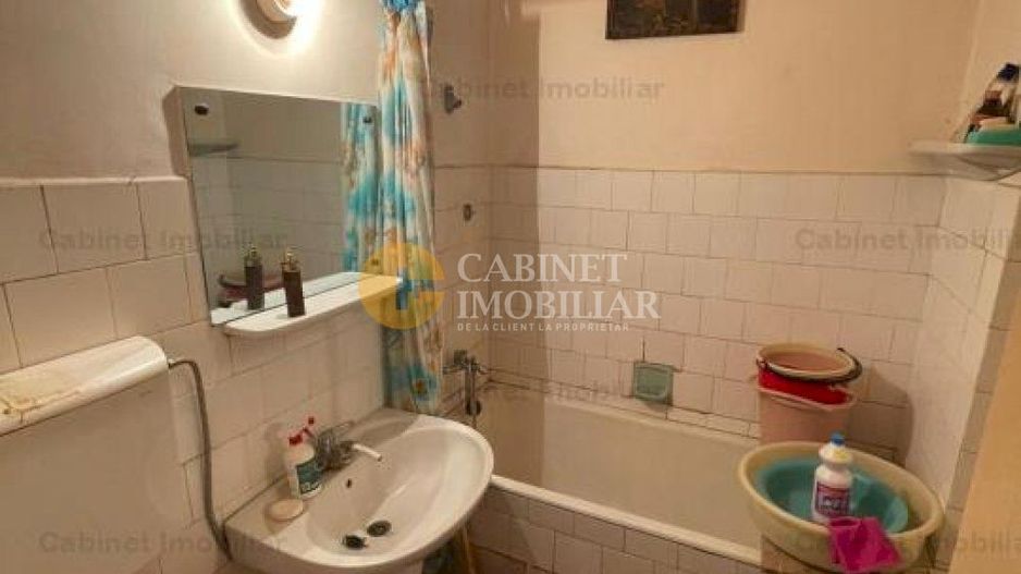 3 Camere Decomandat - Etaj 2 - 2 Balcoane - Podu Ros - Poză 3