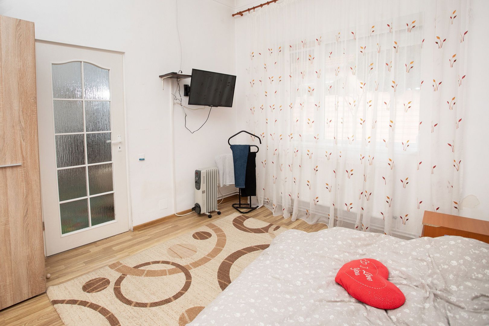 Vilă, singur în curte, central, Oradea 128 mp. 800  E/lună. Comision 0 - Poză 14