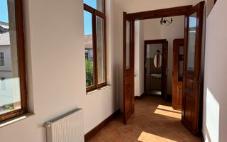 Apartament in clădire istorică P-ta Plevnei cu vedere parc - Poză 11