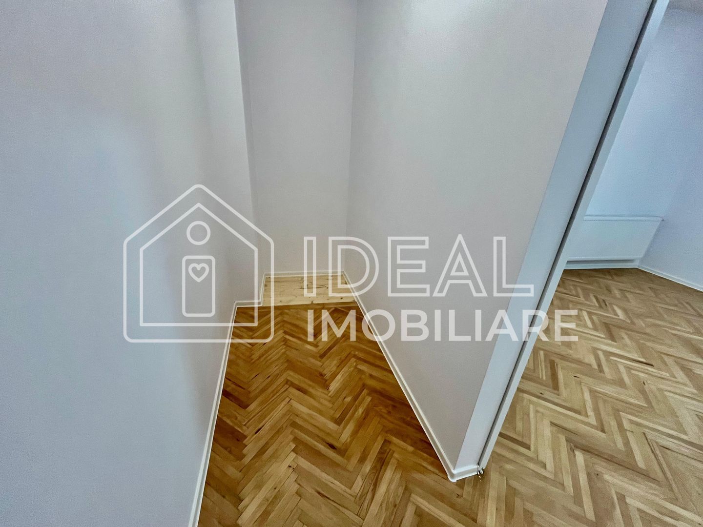 Apartament Ultracentral cu 2 camere complet renovat - de vânzare - Poză 7