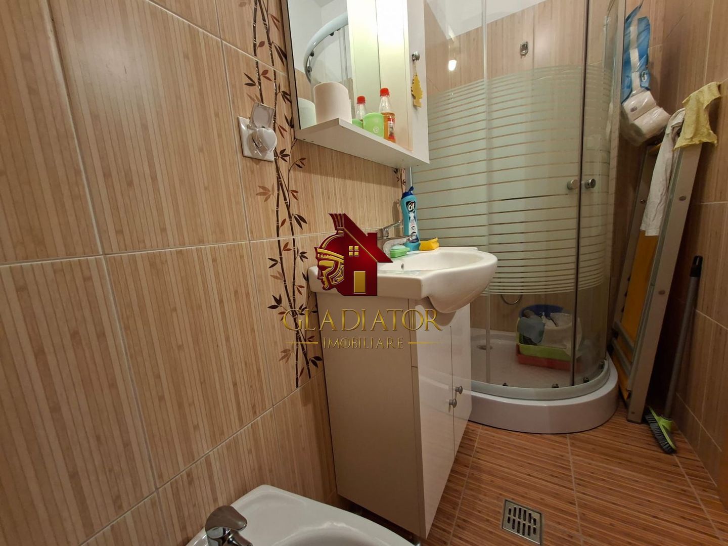 Cartier Visoianu ETAJ 1, bloc 2015, parcare, loc de joaca, statie BUS - Poză 7