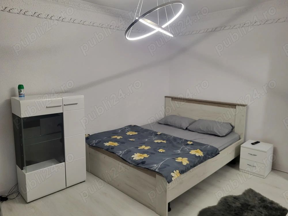 Garsoniera de închiriat în 1 Mai str Ion Augustin - Poză 2