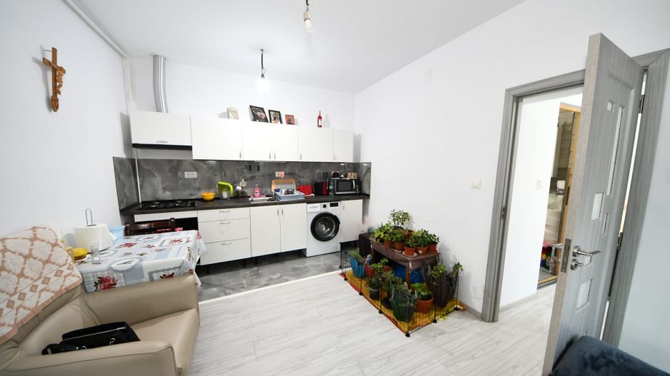 De vanzare casa cu 3 apartamente + anexa 75 mp, Comision 0% - Poză 6