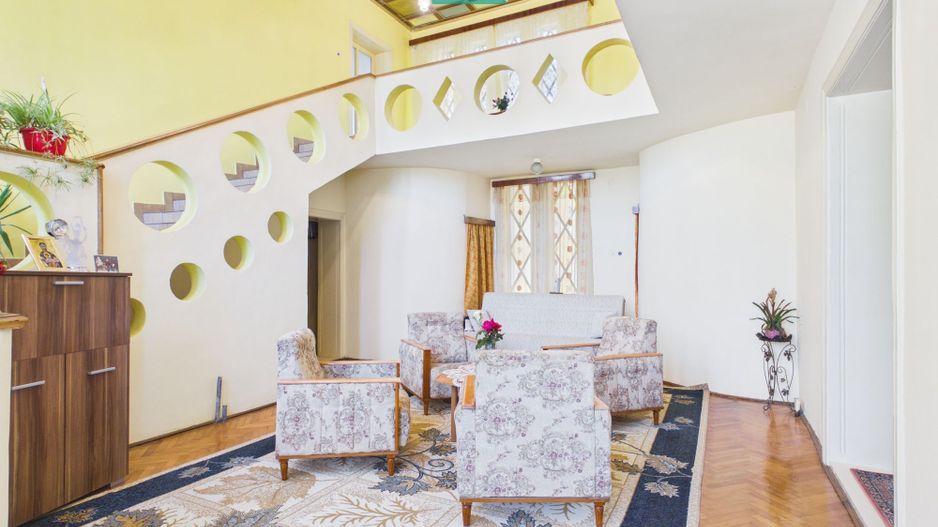 Casă/vilă cu 10 camere – Ineu, centru - Poză 3