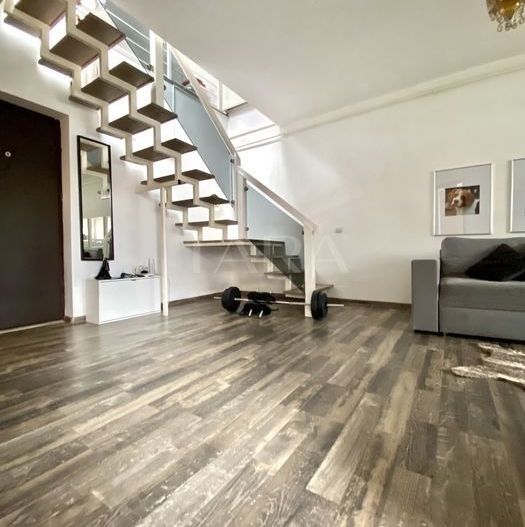 Apartament 3 camere, pe 2 niveluri, Florești, zonă centrala. - Poză 2