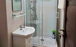 Inchiriez garsoniera vis a vis de Athenee Palace nou renovata - Poză 3