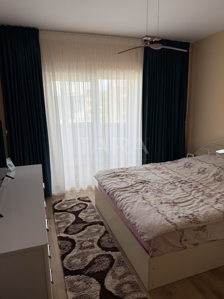 Apartament mobilat și utilat, balcon închis și parcare inclusă. - Poză 7