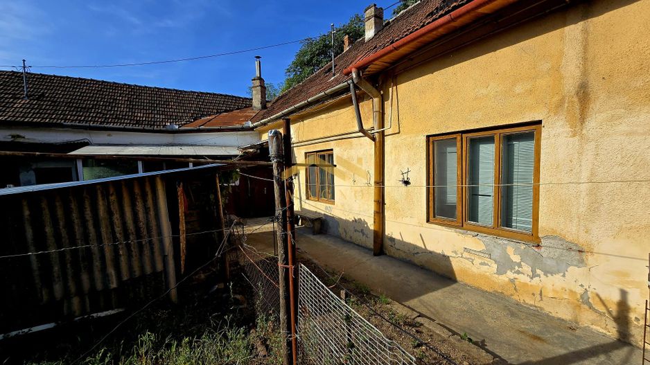 Apartament la casa cu doua camere/ zona Alfa. - Poză 1