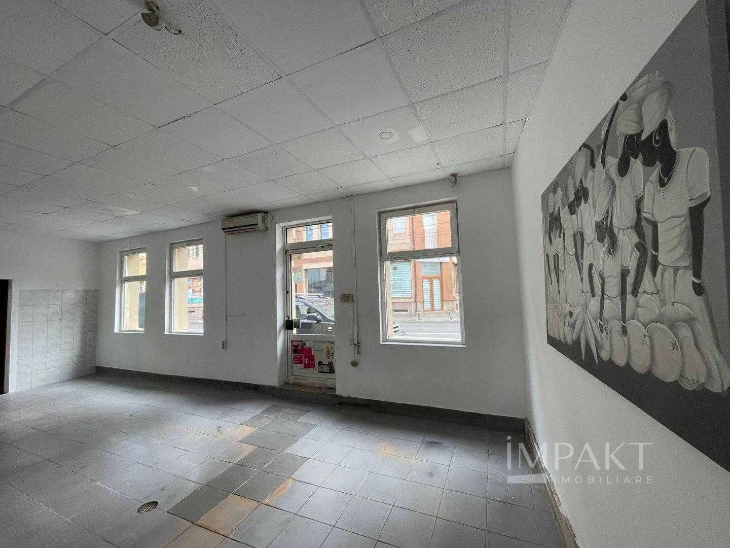 De închiriat spatiu comercial , zona centrala 80 m2 - Poză 1