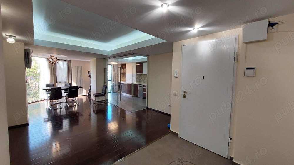 Vînzarea apartament 4 camere - Poză 1