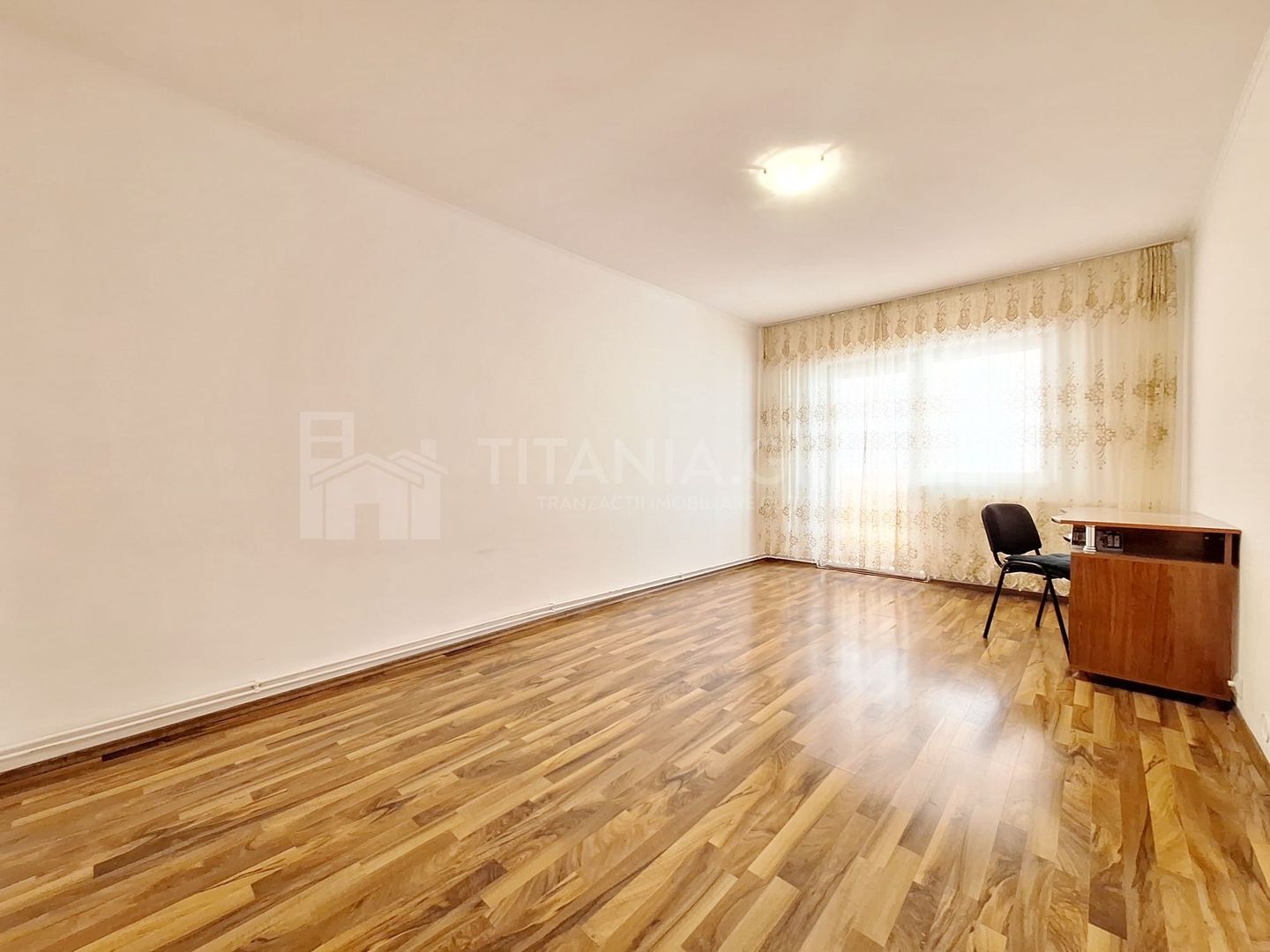 Apartament 3 camere, etaj intermediar, comision 0 - Poză 2