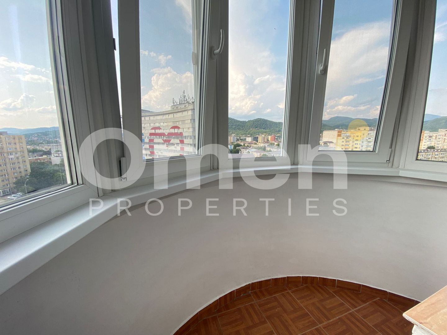 Apartament decomandat cu 2 camere, view superb, zona Semiluna - Poză 4
