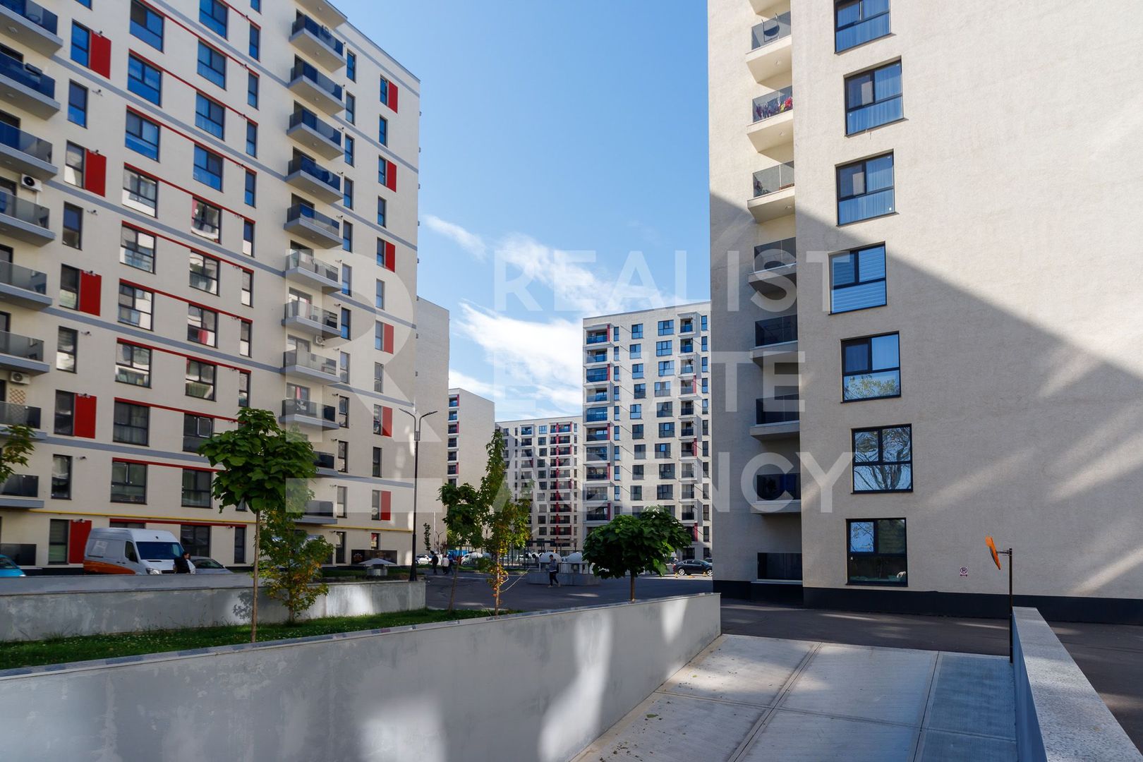 Vânzare, apartament cu 3 camere în zona Lujerului - Poză 2