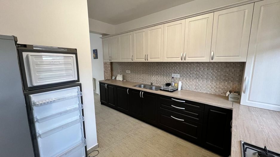 Casa cu 7 camere | 3 balcoane | Garaj | 220 mp + 80 mp curte | Cartier Panorama - Poză 7