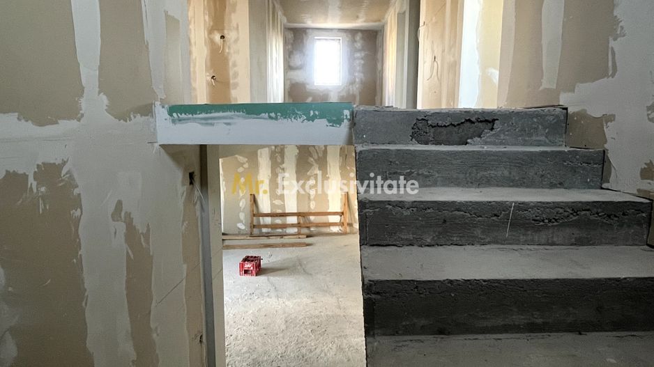 Casa la gri, 7 camere, 2 bai - Poză 5