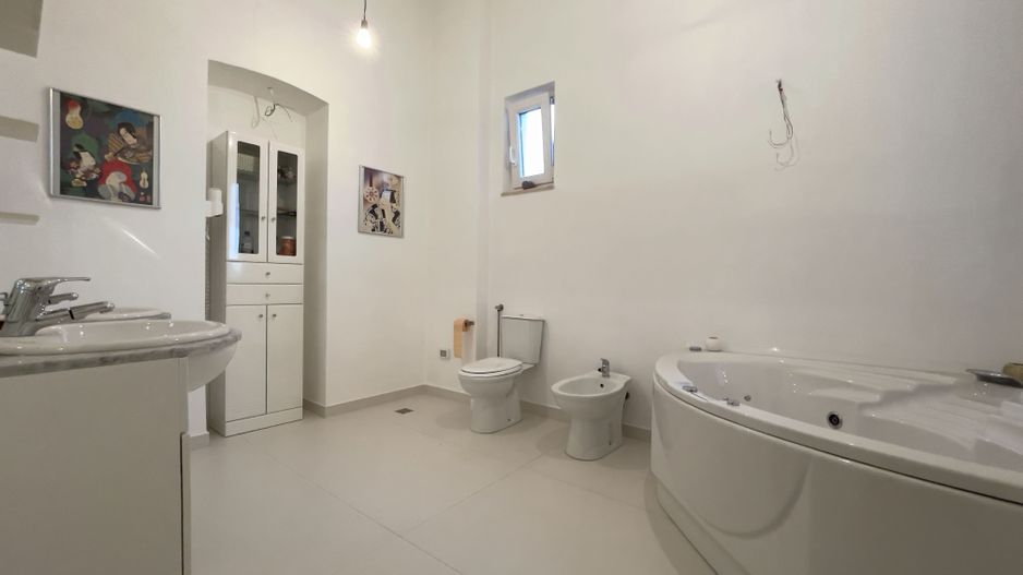 Apartament 5 camere , cladire istorica , renovat complet. - Poză 18