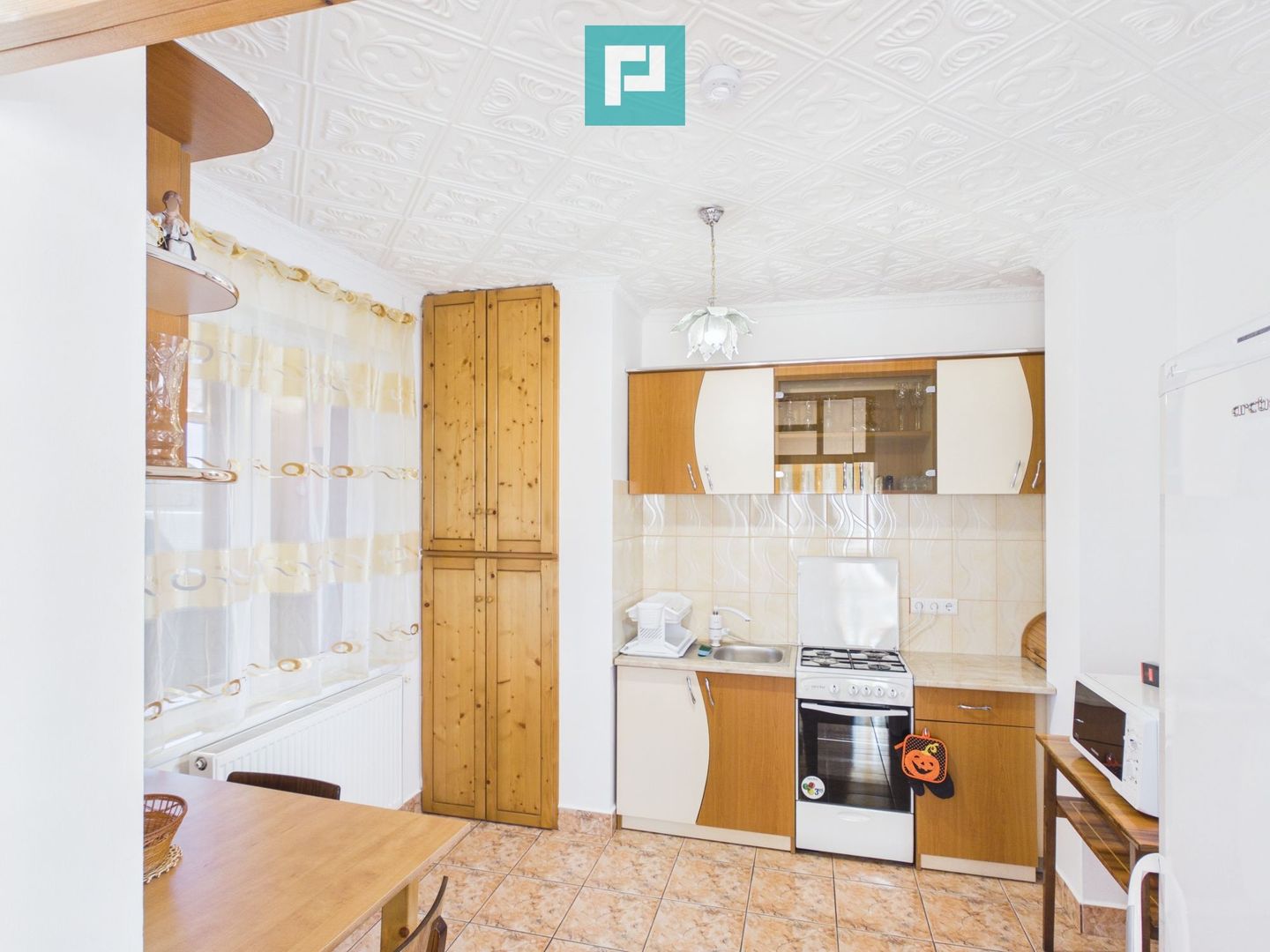 Casă renovată cu curte mare de închiriat în Rontău - Poză 7