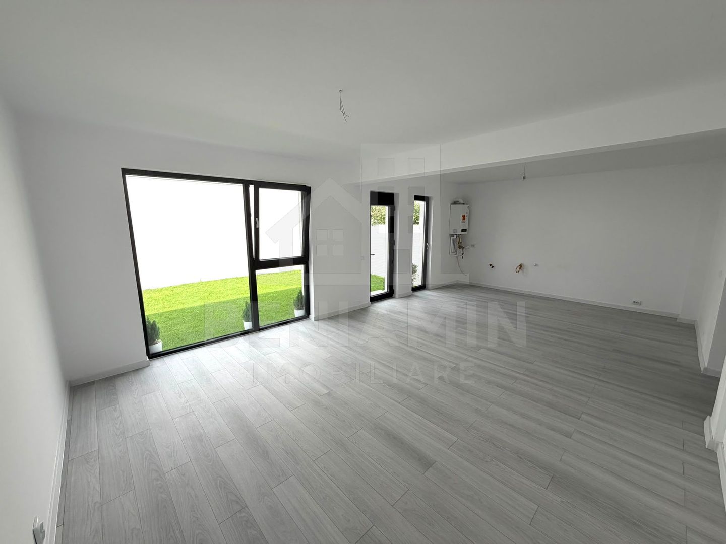 Casa moderna - 4 dormitoare - 2026 - toate utilitatile - Ford - Poză 3