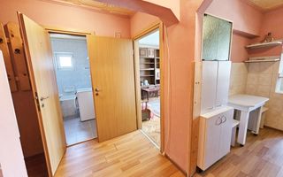 Garsoniera mobilata, utilata, 30 mp utili, boxa, etaj 2, Cetate - Poză 4